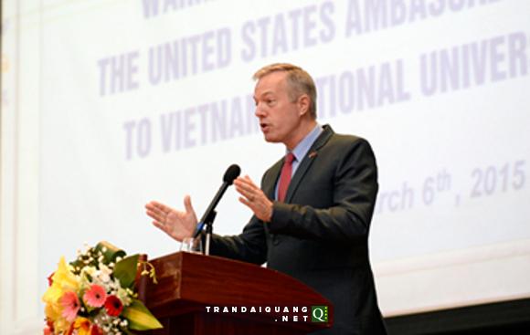  Đại sứ Mỹ Ted Osius phát biểu trước sinh viên Đại học Quốc gia Hà Nội.