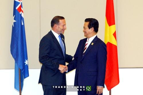 Thủ tướng Nguyễn Tấn Dũng với Thủ tướng Australia Tony Abbott nhân Hội nghị cấp cao ASEAN 25 (13/11/2014).