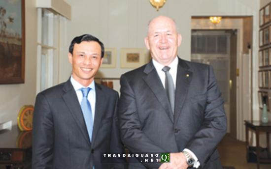 Toàn quyền Australia Peter Cosgrove và Đại sứ Lương Thanh Nghị.  