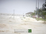 Người Quảng Ninh rủ nhau đi tạo dáng chụp ảnh bão số 5