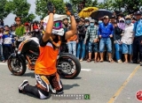Tay đua mô tô Malaysia vái lạy khán giả Việt Nam