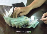 Video: Cán bộ Bộ Công thương nhận tiền lót tay công khai tại trụ sở?