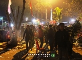 Nửa đêm đi lễ hội cầu may