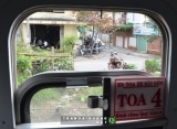 Tàu trật đường ray, ngừng 2 giờ đồng hồ, hàng trăm hành khách lo lắng