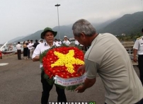 Thả hoa đăng tưởng nhớ 64 liệt sỹ trong trận chiến Gạc Ma