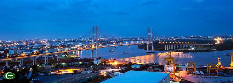 Cầu Phú Mỹ về đêm nhìn từ trên cao