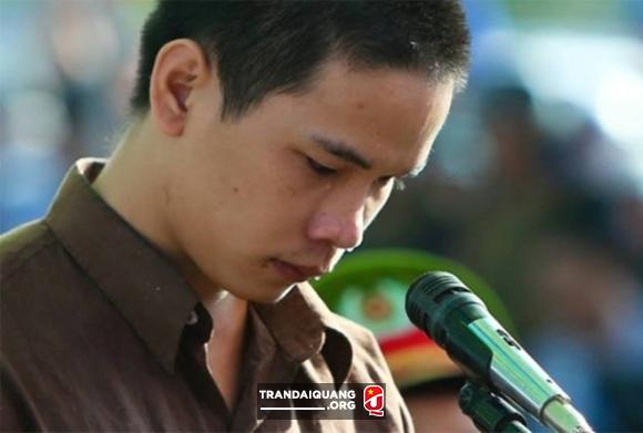 Tiến bật khóc tại tòa sơ thẩm. Ảnh: Hải An.
