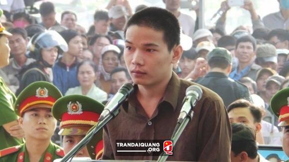 Tiến trước vành móng ngựa. Ảnh: Hải An.