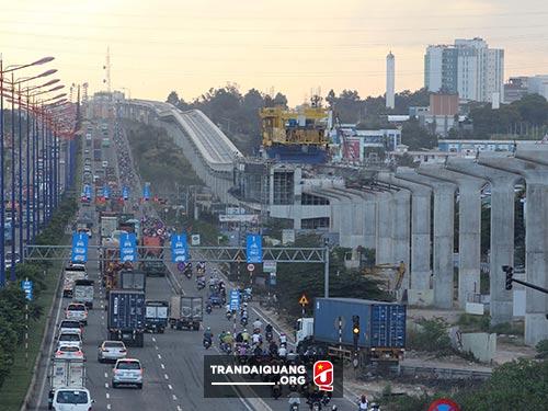 Nếu Đồng Nai và Bình Dương cùng lúc kéo dài tuyến Metro số 1 thì tuyến metro này sẽ trở thành metro liên tỉnh đầu tiên của cả nước Ảnh: HOÀNG TRIỀU