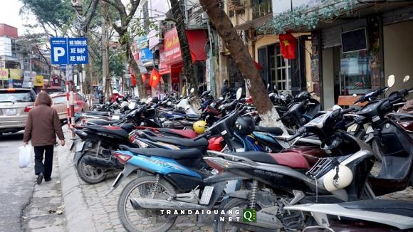 người đi bộ, đi bộ bị phạt, Hà Nội, xử phạt, lấn chiếm, vỉa hè, lòng đường