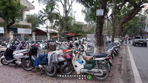 người đi bộ, đi bộ bị phạt, Hà Nội, xử phạt, lấn chiếm, vỉa hè, lòng đường