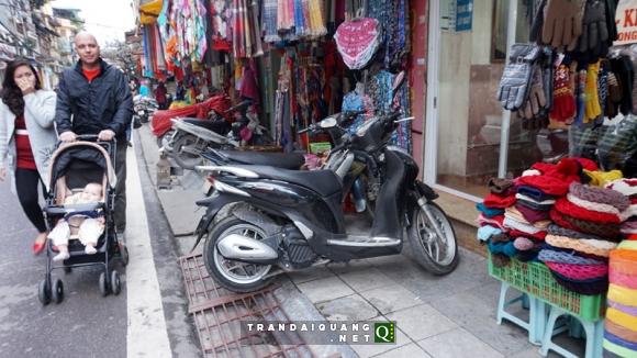 người đi bộ, đi bộ bị phạt, Hà Nội, xử phạt, lấn chiếm, vỉa hè, lòng đường
