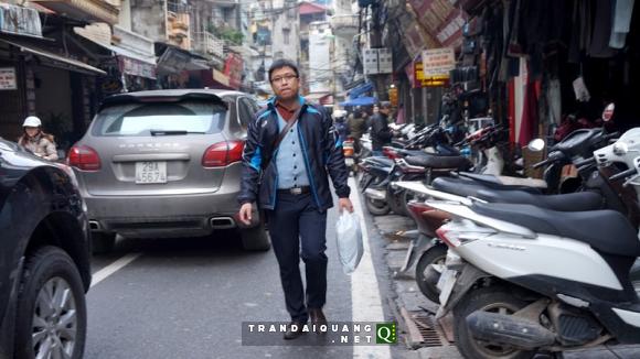 người đi bộ, đi bộ bị phạt, Hà Nội, xử phạt, lấn chiếm, vỉa hè, lòng đường