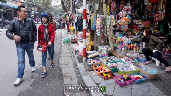 người đi bộ, đi bộ bị phạt, Hà Nội, xử phạt, lấn chiếm, vỉa hè, lòng đường