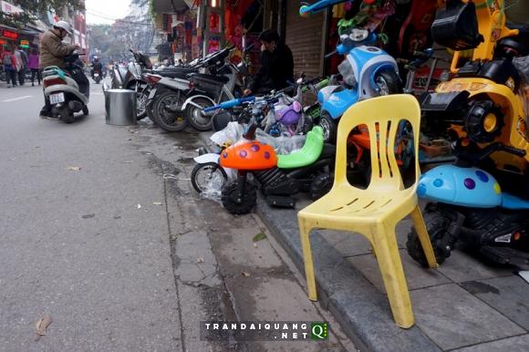 người đi bộ, đi bộ bị phạt, Hà Nội, xử phạt, lấn chiếm, vỉa hè, lòng đường