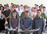 Nữ kế toán xinh đẹp đưa hai lãnh đạo vào vòng lao lý