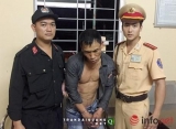 Vẻ mặt “đáng thương” của gã đi xe gian, giấu ma túy trong giấy bạc