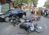 Tài xế buồn ngủ đạp nhầm chân ga, ôtô gây tai nạn liên hoàn